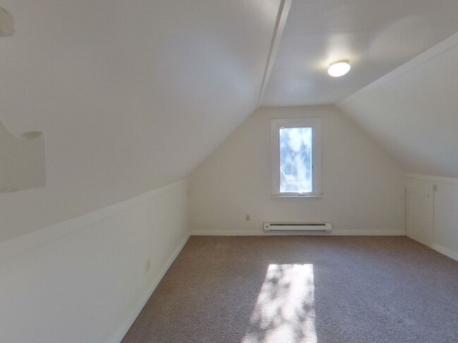 Building Photo - Cozy 2 Bedroom House on 17th & Hilyard