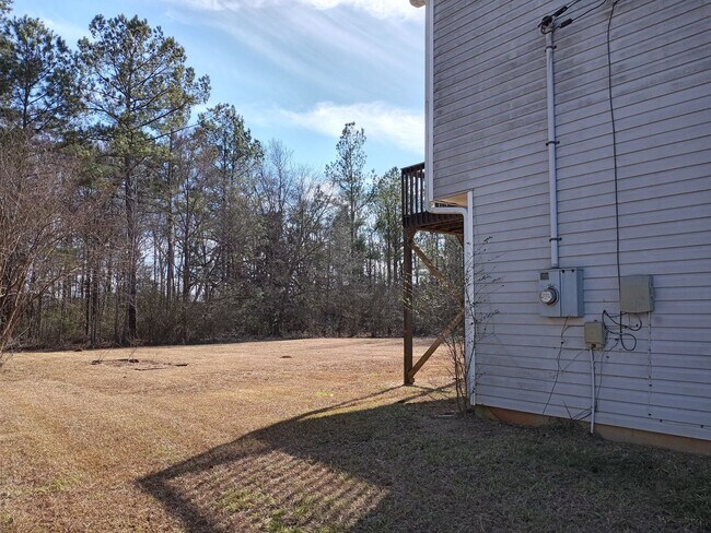 Building Photo - 3/2 with Large Bonus Room  - Split level home with large backyard