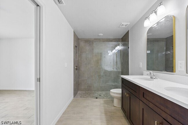 Building Photo - 3429 SW 8th Pl