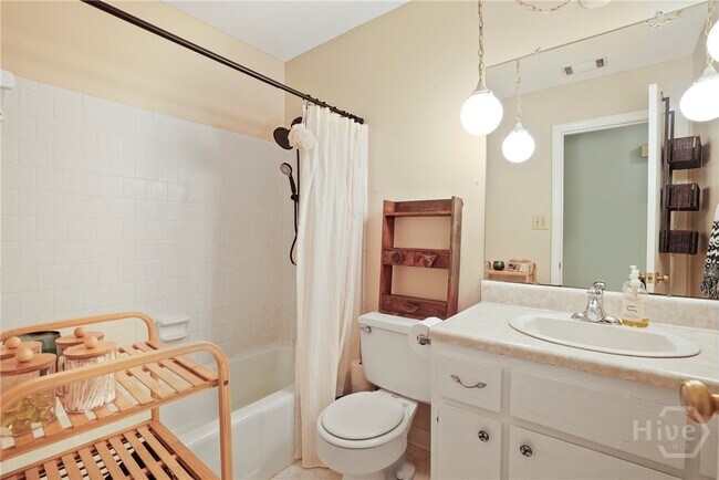 Building Photo - 204 Pine Grove Dr