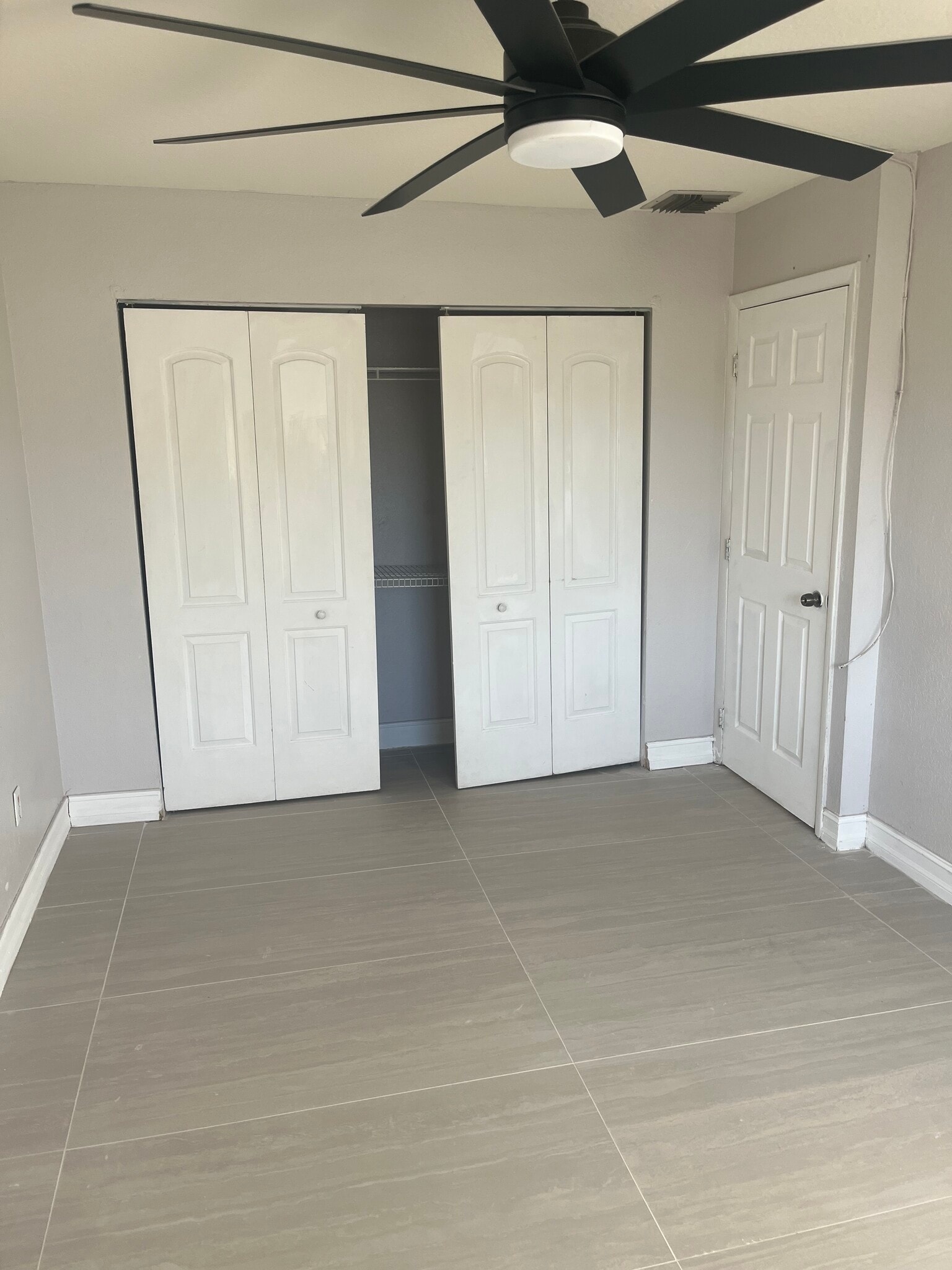 Building Photo - 4112 Inverrary Dr