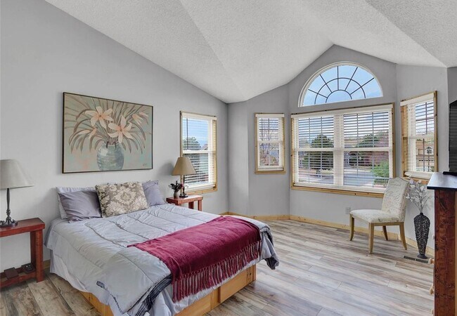 Building Photo - 4 Bed 4 Bath Home in District 20!!!