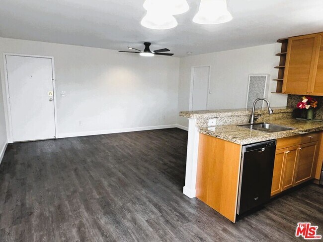 Building Photo - 18530 Hatteras St