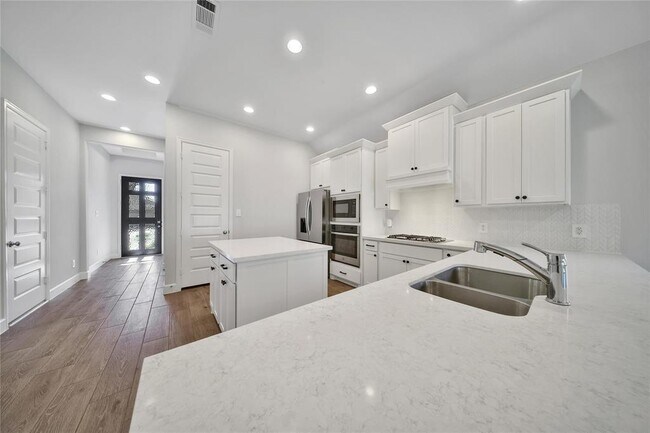Building Photo - 615 Sand Branch Dr