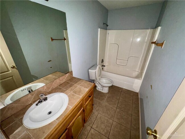 Building Photo - 17 Aruba Dr