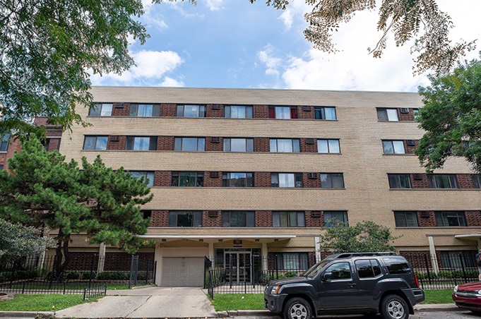 Building Photo - 5919 N Kenmore Ave