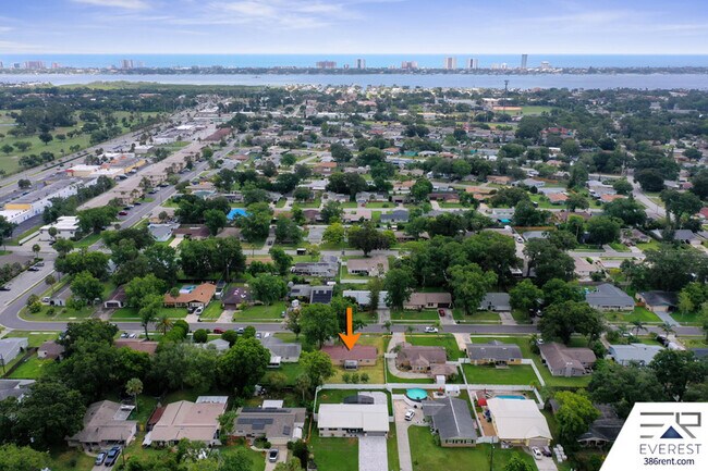 Building Photo - 1706 Western Rd