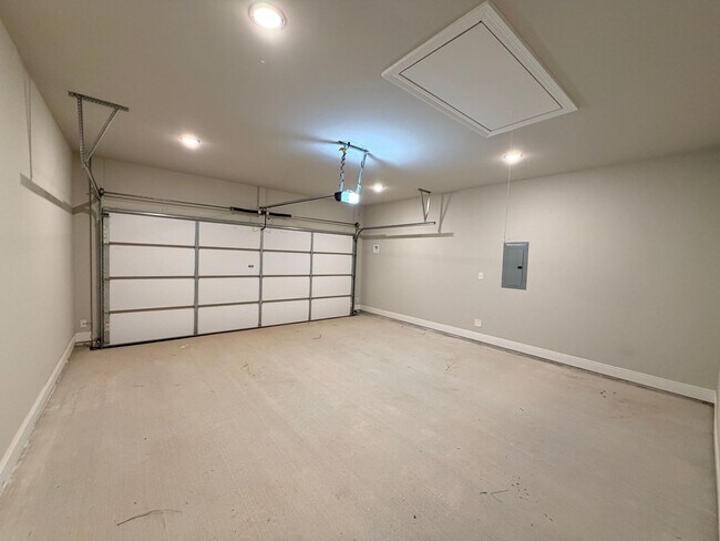 Building Photo - 816 Venecia Dr
