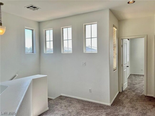 Building Photo - 732 Blue Barrel St