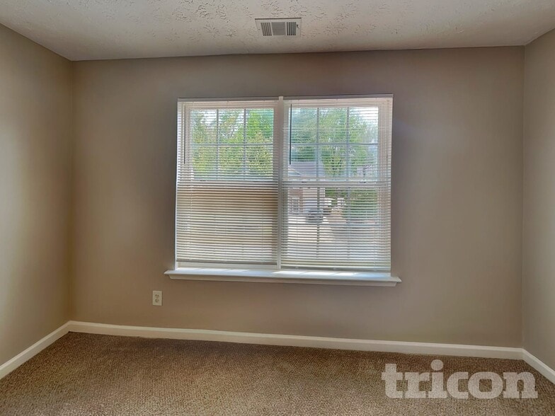 Building Photo - 129 Ilex Dr