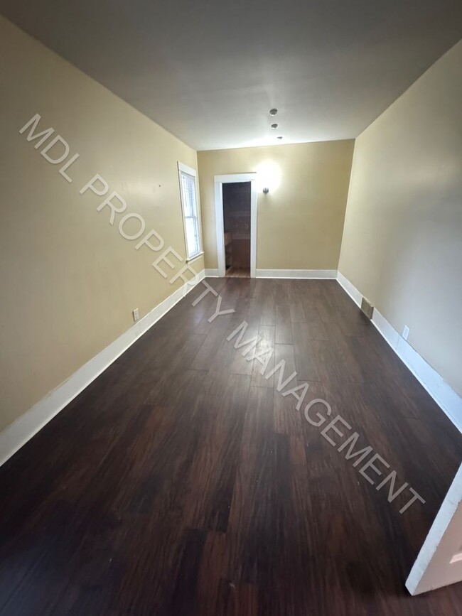 Building Photo - 2 Bedroom 1 Bath Single Family Home Availa...