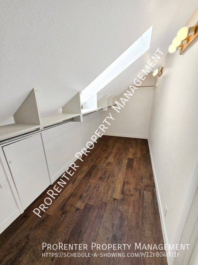 Building Photo - 975 Essex Ct Way