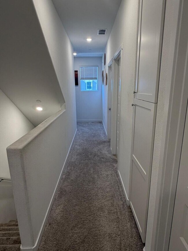 Building Photo - 1125 Bellawood Dr