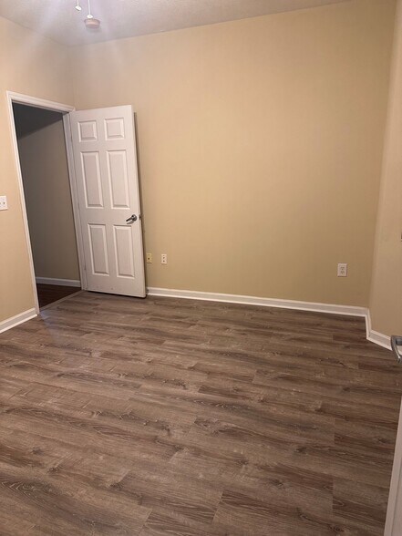 Building Photo - 7545 Mansion Cir