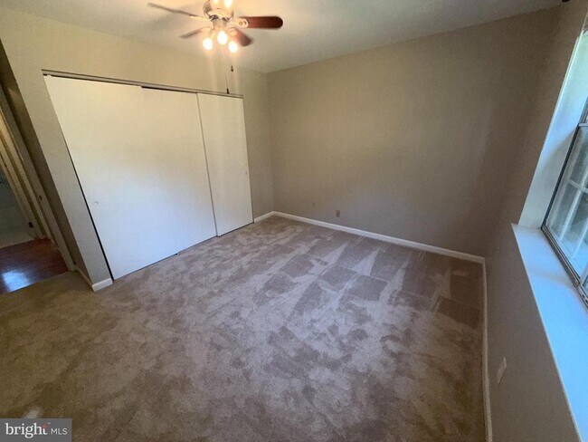 Building Photo - 2659 S Walter Reed Dr