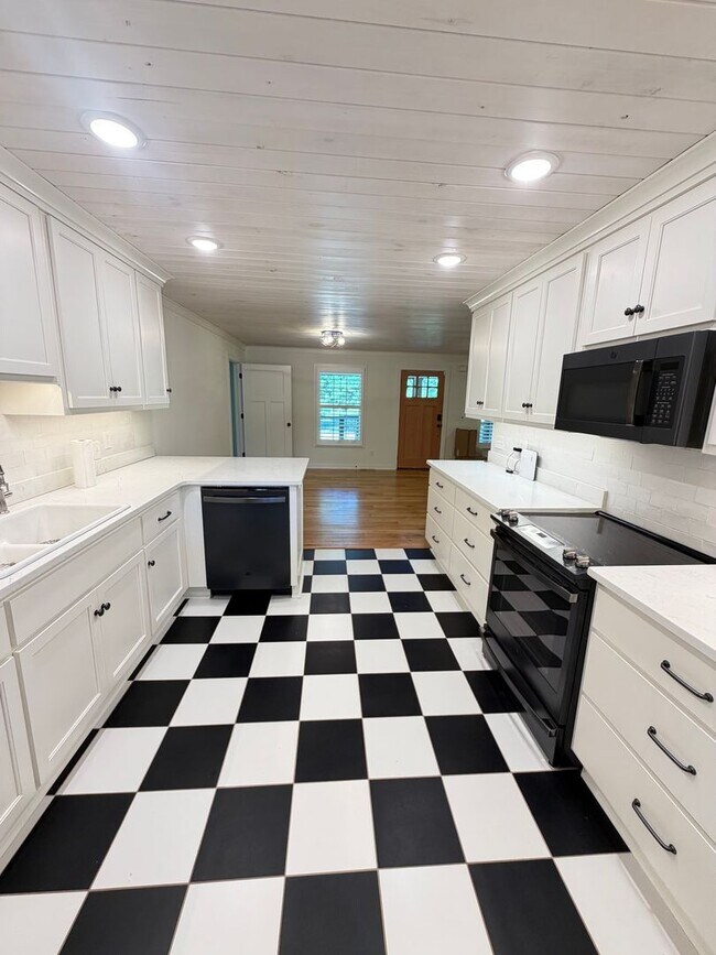 Building Photo - Renovated Ranch in Oconee County