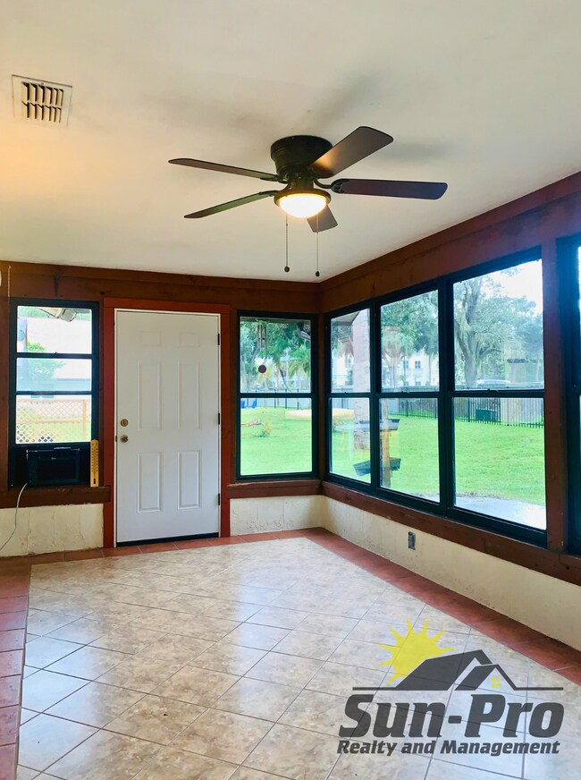 Building Photo - 1010 Stonybrook Cir