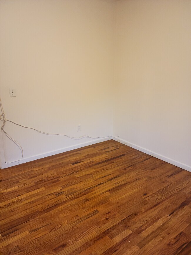 Building Photo - 102 11th Ave W