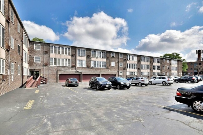 Building Photo - 1301 W Touhy Ave