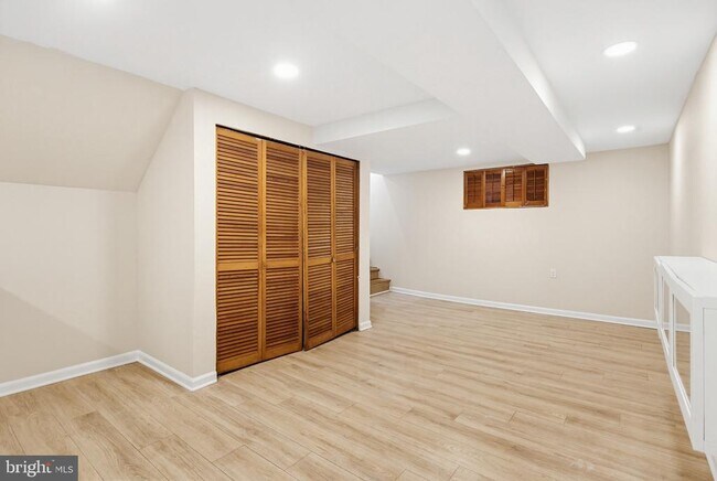 Building Photo - 9717 Hedin Dr