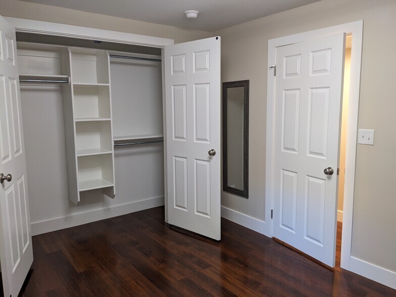 Building Photo - 8918 S Alpen Way