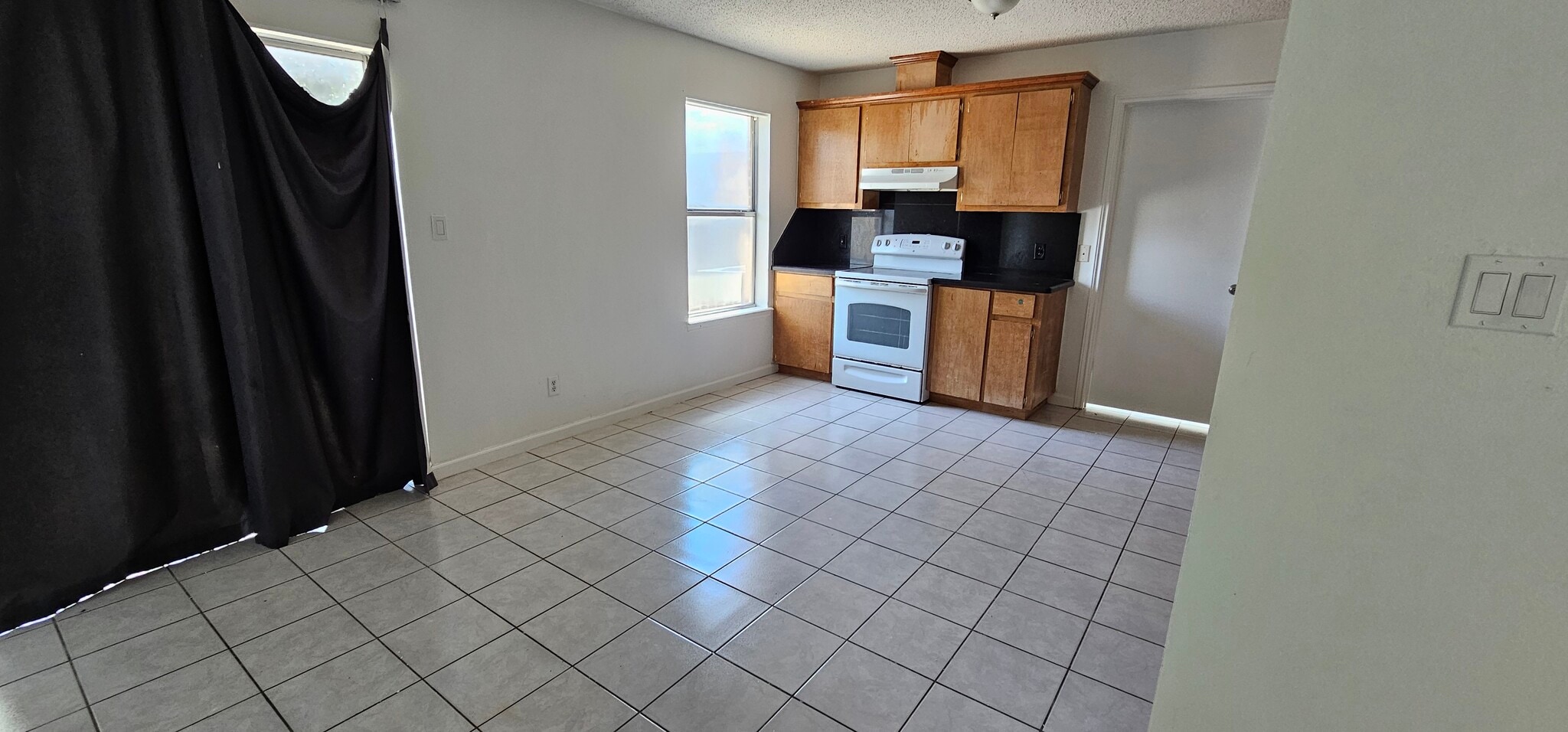 Kitchen - 3308 Ivy Ave