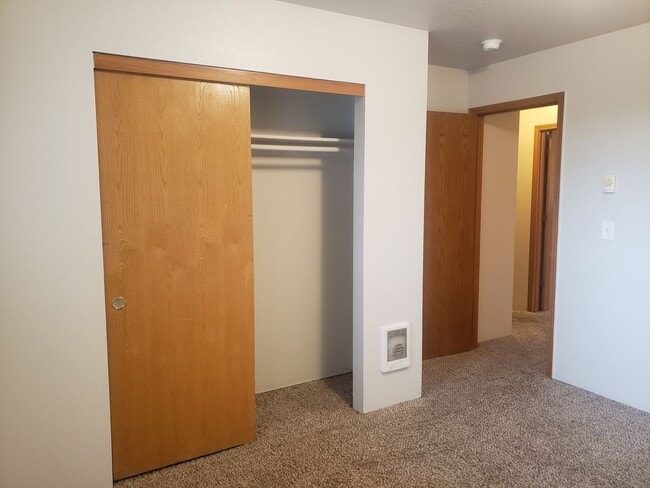 Building Photo - Wonderful townhouse in East Portland! rentalsc21.com