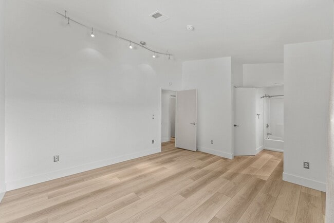 Building Photo - 145 Summerset Dr
