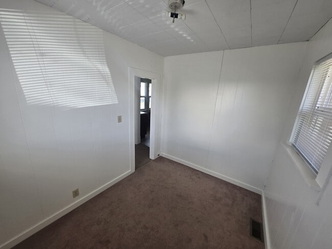 Building Photo - 411 Opal St