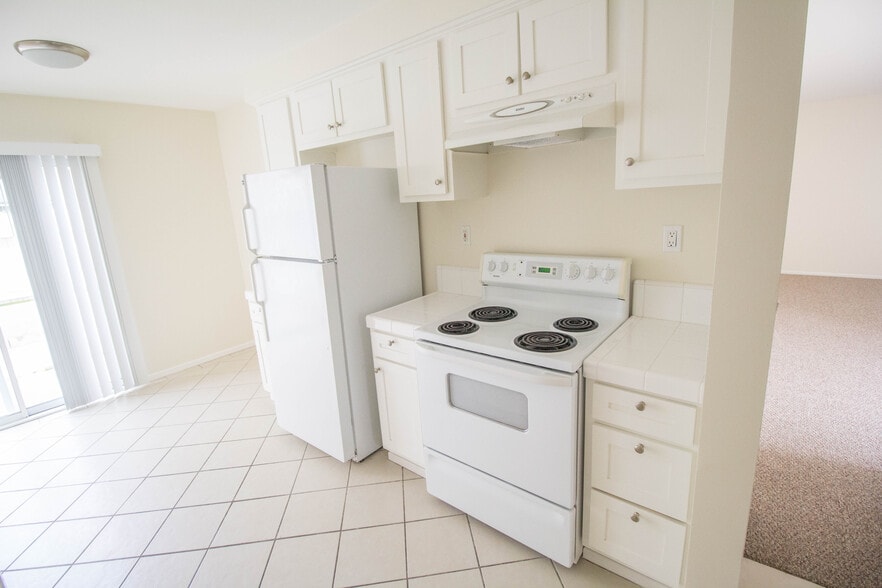 Kitchen (right side) - 2224 Curtis Ave