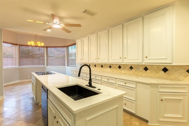 Building Photo - 810 Ivy Wall Dr