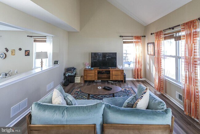 Building Photo - 27 Richards Rd