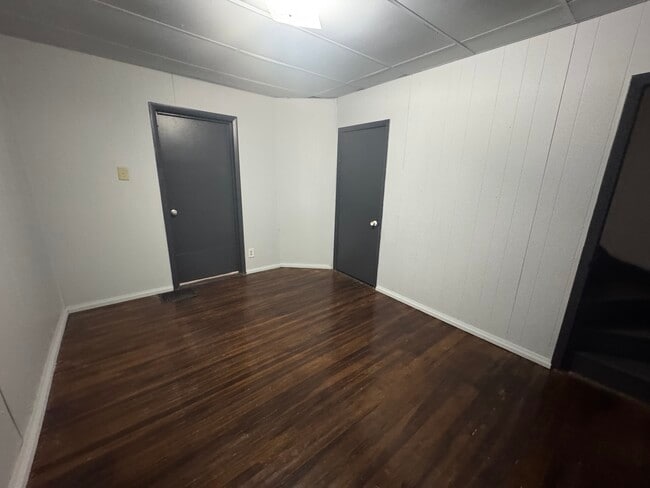 Building Photo - 102 Kentucky-