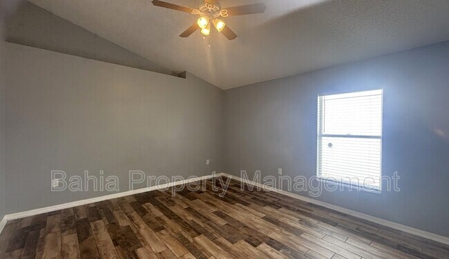 Building Photo - 10827 Laxton St