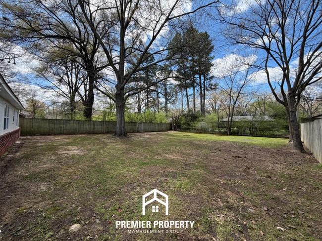 Building Photo - Charming 3BR Home in 38117 | Hardwood Floors & Large Fenced Backyard