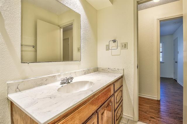 Building Photo - 720 Lakeshore Dr