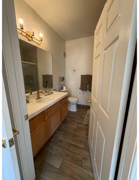 Main Bathroom - 2100 Black Island St