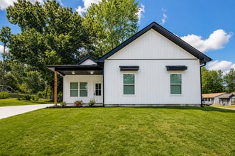Building Photo - Inviting Home with Bright Interiors & Ceiling Fans Throughout - Comfortable Rental with Everyday ...
