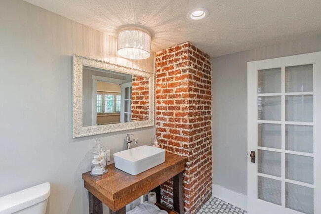 Building Photo - 304 N 43rd St