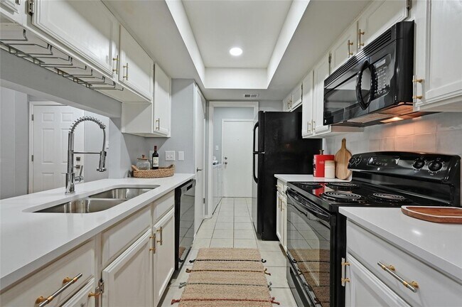 Building Photo - 512 Eberhart Ln