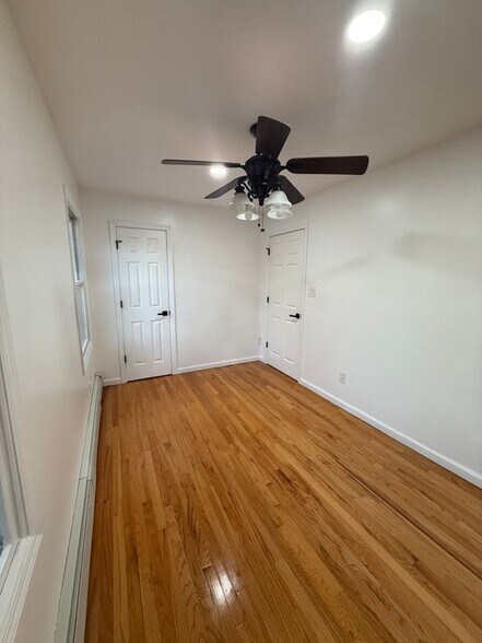 Building Photo - 2054 Grove St