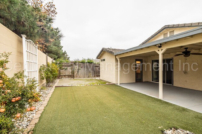 Building Photo - 3 Bedroom/2 Bath Home in San Lauren - $2150 per month!