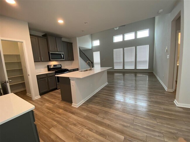 Building Photo - 3201 E College Park Dr