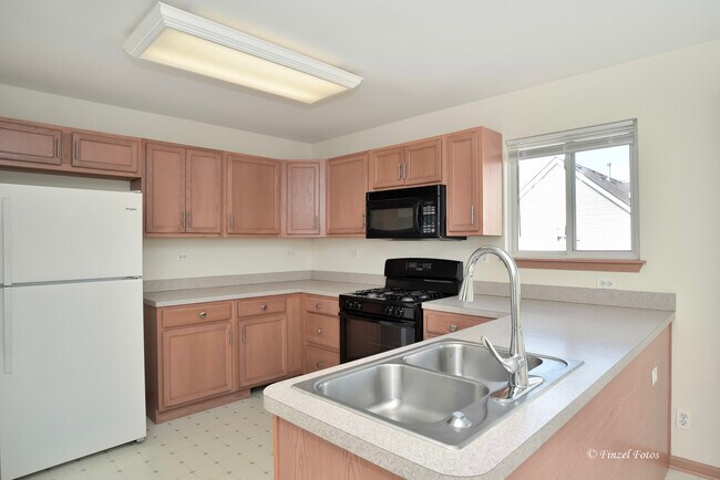 Building Photo - 923 Emerald Dr
