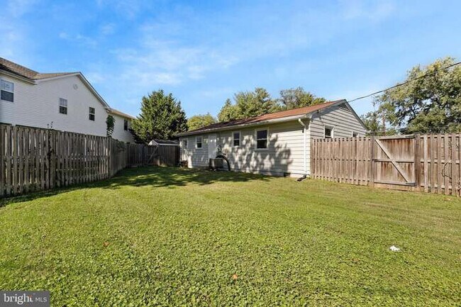 Building Photo - 6705 Barrett Rd