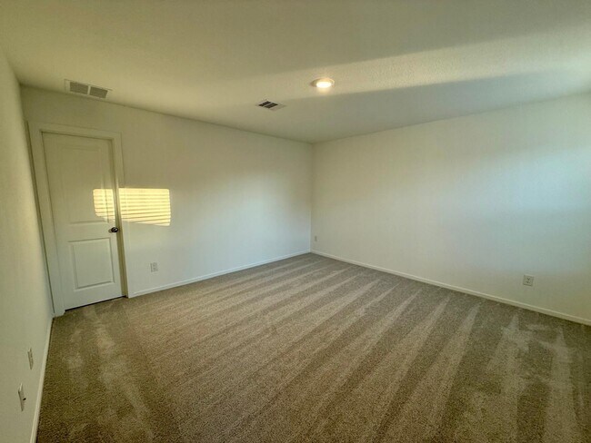 Building Photo - 10914 Silver Canoe Dr