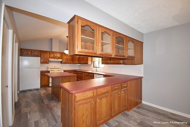 Building Photo - 106 W Kendall Dr