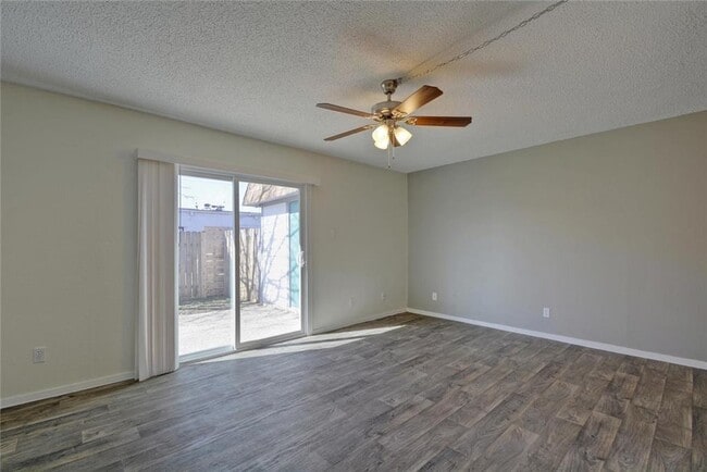 Building Photo - 1825 Wooten Park Dr