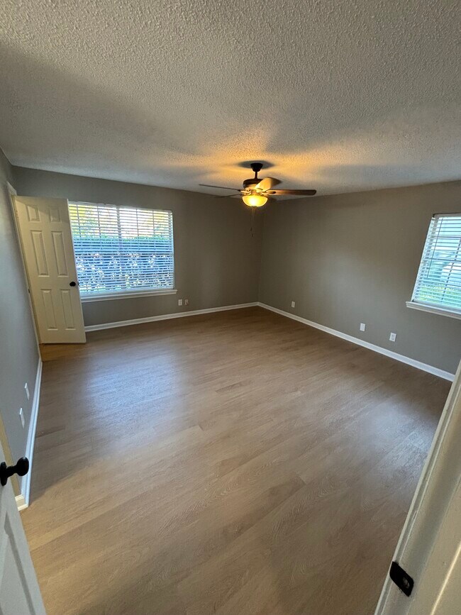 Building Photo - 4316 Aberdeen Dr