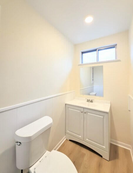 Building Photo - 174 Circle Dr